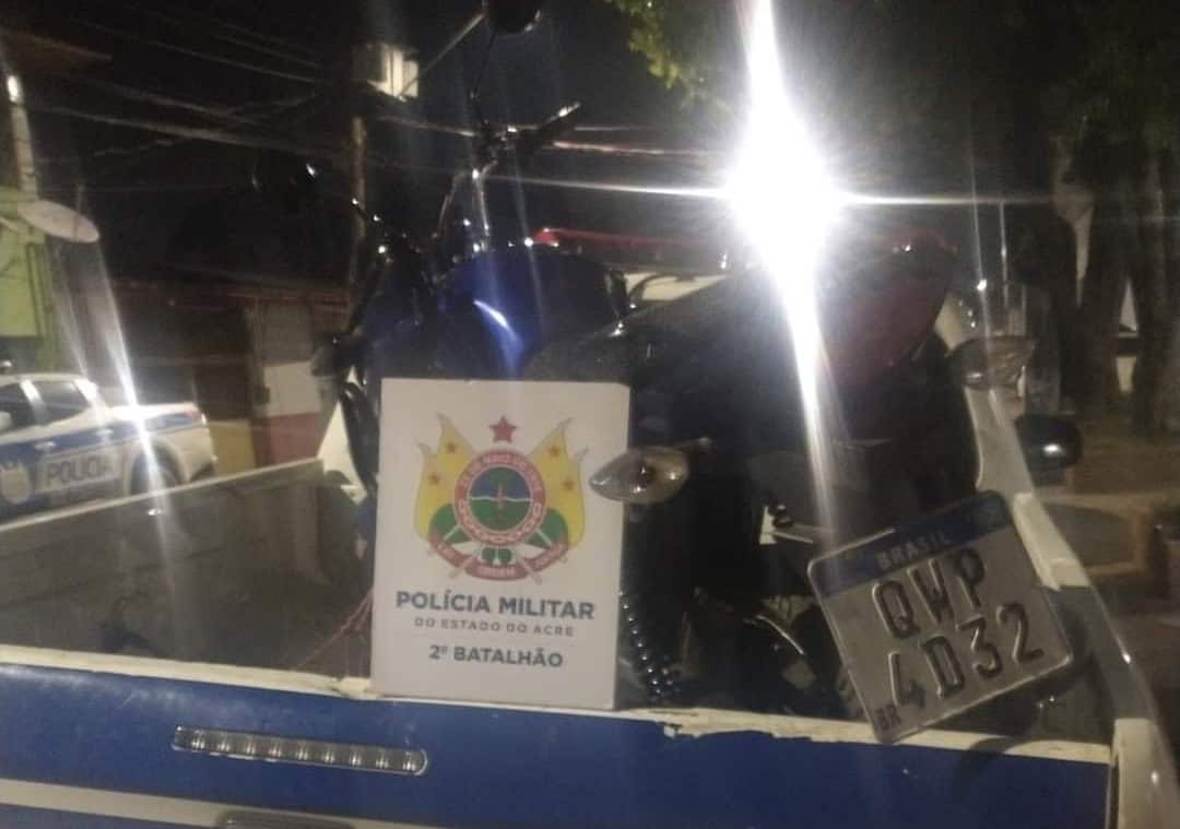 Polícia Militar recupera moto roubada no bairro Belo Jardim