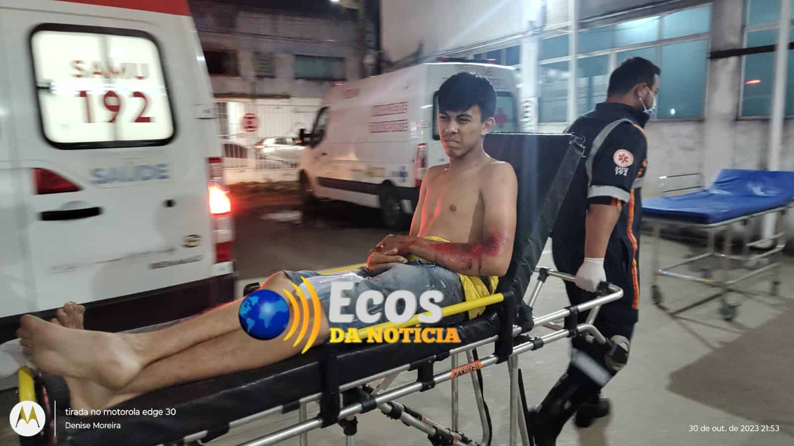 Entregador sofre acidente de moto, após derrapar em arroz espalhado na pista
