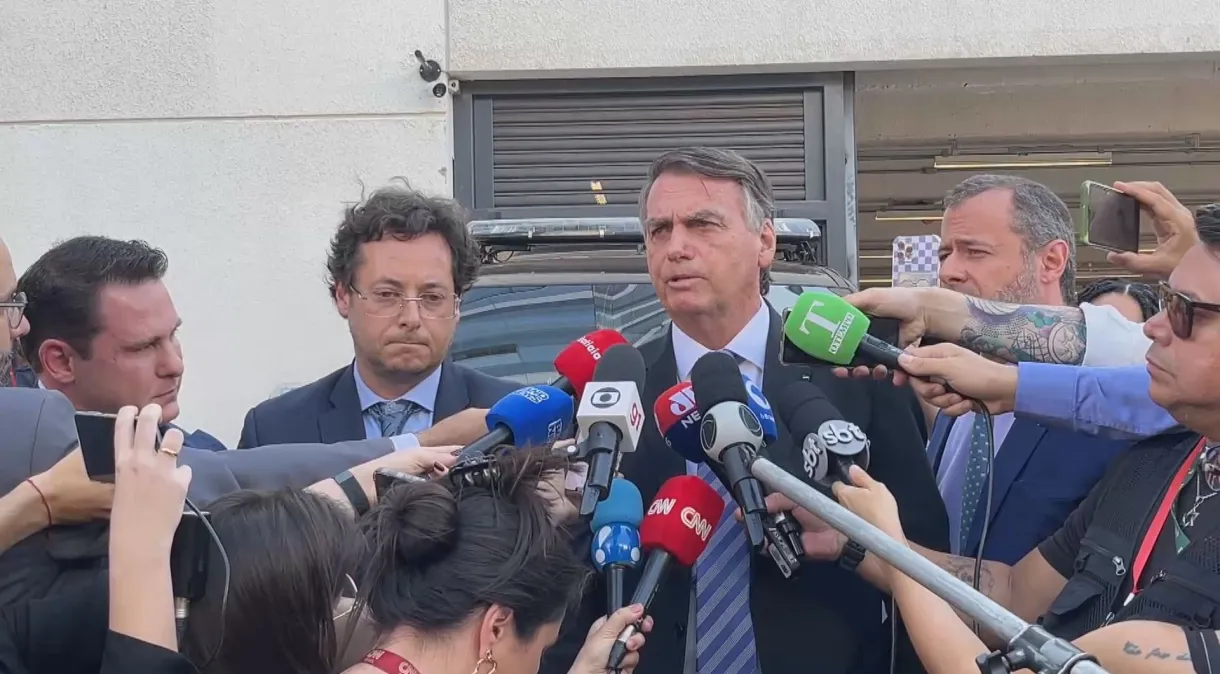 Bolsonaro entrega depoimento escrito à PF e critica inquérito sobre grupo no Whatsapp