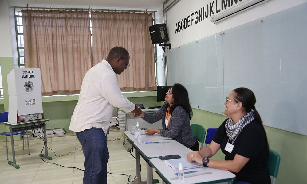 São Paulo (SP) 01/10/2023 - Ministro Silvio Almeida vota em São Paulo para o Conselho Tutelar, na Escola Municipal de Ensino Fundamental (EMEF) Martin Francisco Ribeiro de Andrada, na Vila Mazzei (SP).
Foto Paulo Pinto/Agencia Brasil