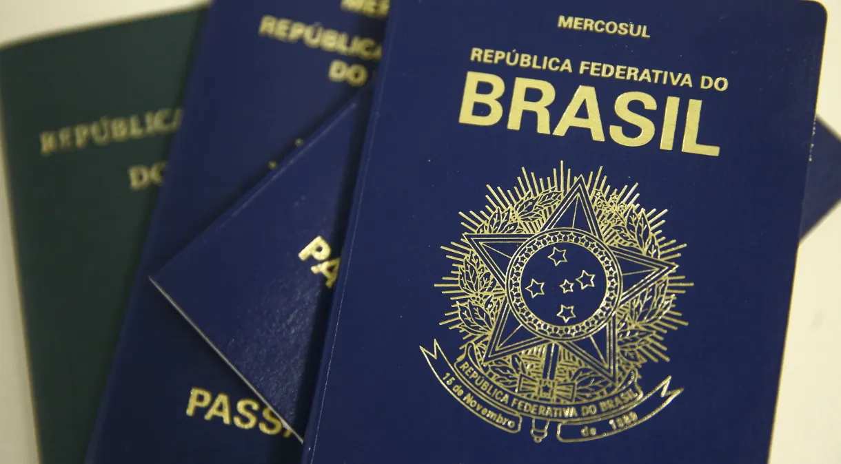 Novo passaporte brasileiro começa a ser emitido pela PF; veja o que mudou