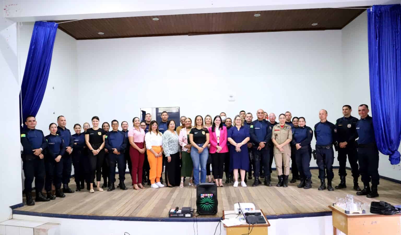 Secretaria de Educação realiza formação para policiais que atuam no policiamento escolar