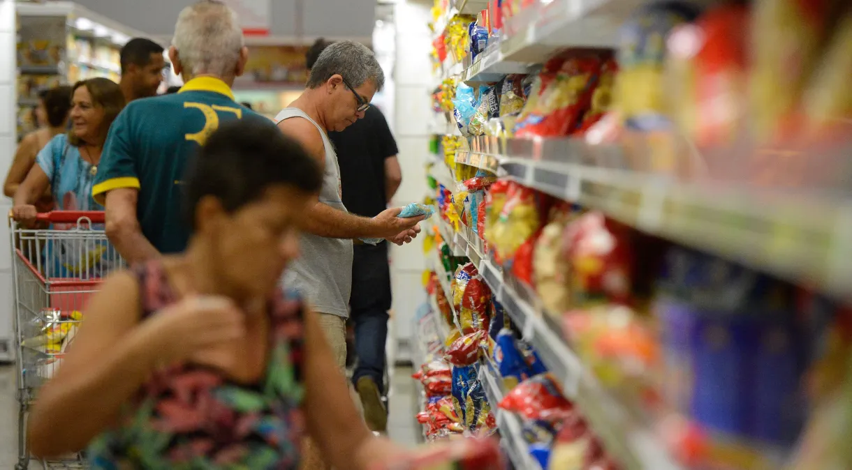 “Prévia da inflação” acelera a 0,33% em novembro, puxada por alimentação