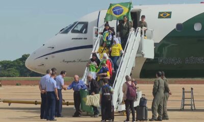 1947728-voo-com-brasileiros-repatriados-da-cisjordania-chega-a-brasilia 1947728-voo-com-brasileiros-repatriados-da-cisjordania-chega-a-brasilia