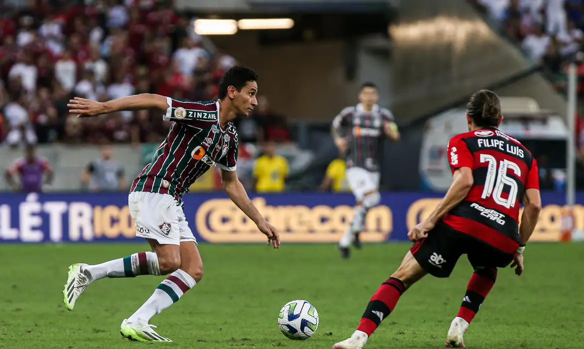Fla enfrenta Flu no Maracanã de olho no título do Brasileirão