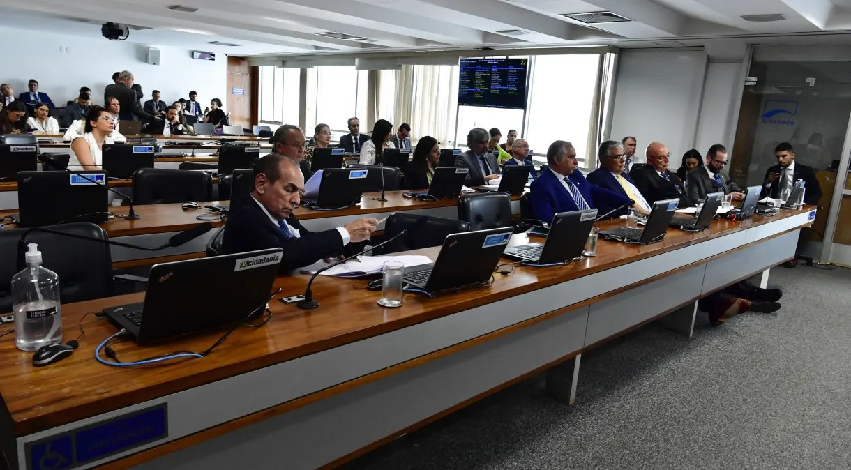 Comissão do Senado aprova relatório da reforma tributária; texto vai a Plenário