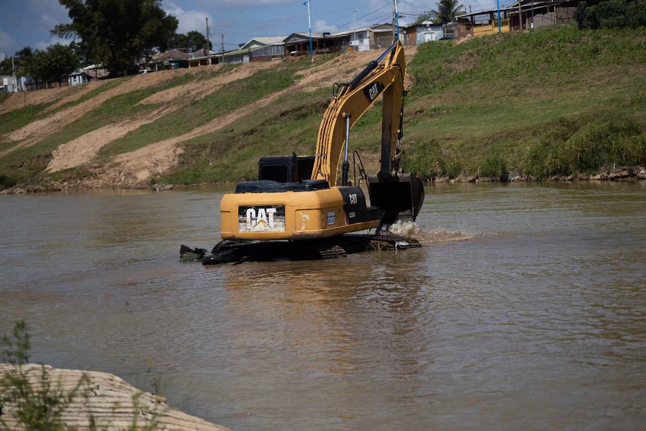 Mais de 200 toneladas de lixo foram retiradas durante mutirão de limpeza do Rio Acre
