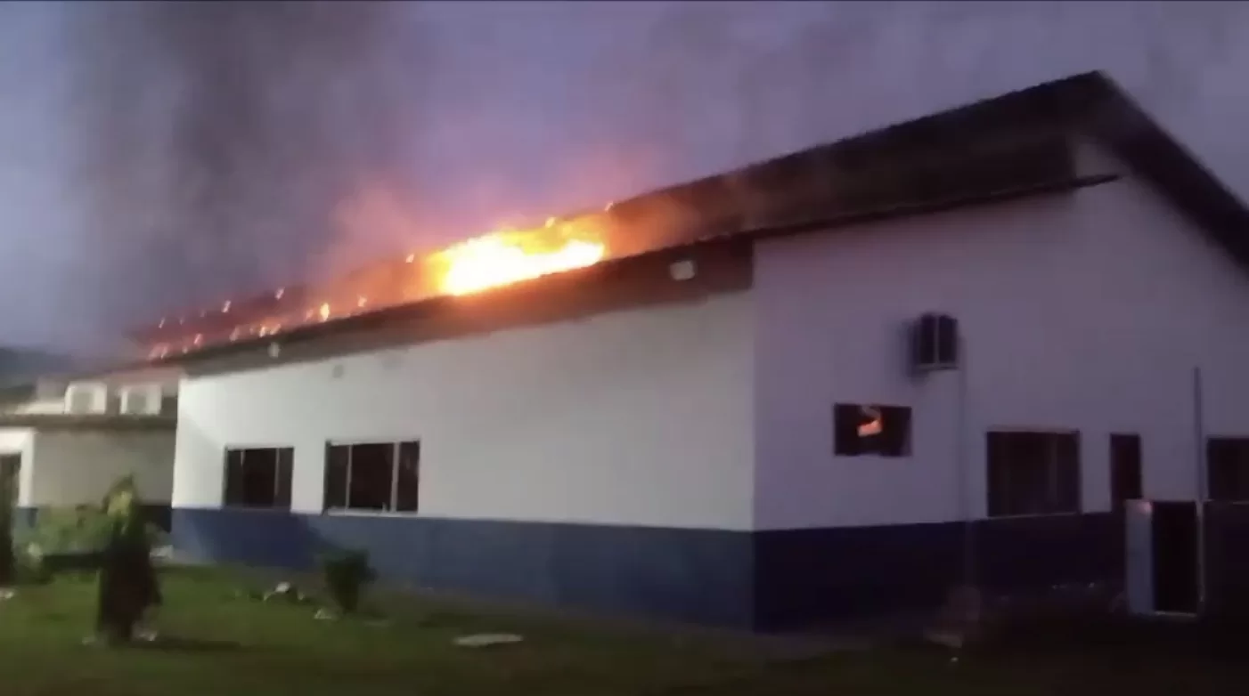 Incêndio atinge anexo do Cieps, que forma agentes de segurança pública