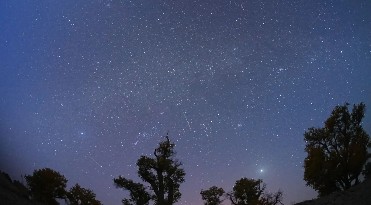 Chuva de meteoros Táuridas do Sul traz bolas de fogo ao céu hoje; entenda o fenômeno