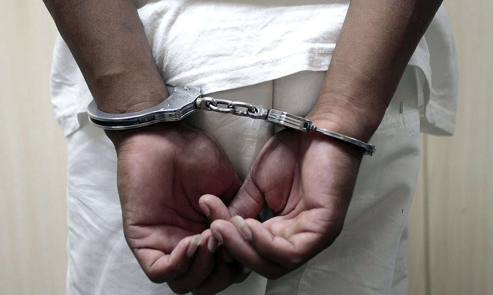 MULHER-PRESA- MULHER-PRESA-