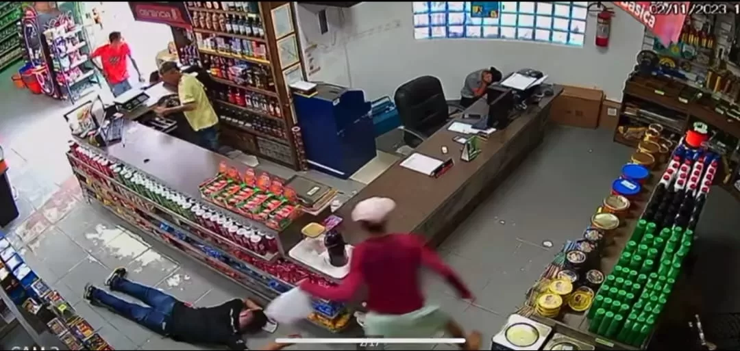 Bandidos invadem mercado, faz funcionários reféns e rouba dinheiro no Juruá