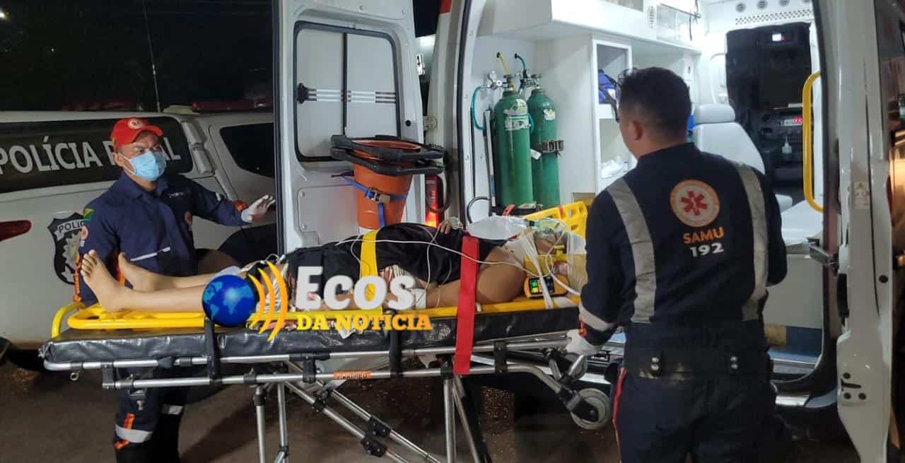 Mulher perde controle de motocicleta e cai em ribanceira na Via verde