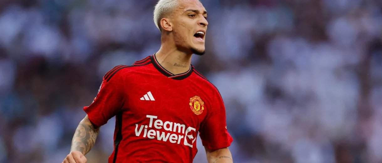 Ex-atacante do Manchester United critica Antony: “Acha que é o Ronaldinho”