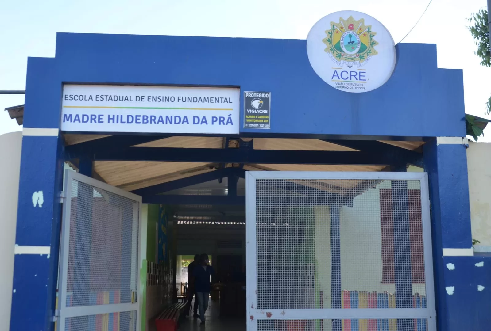 Bandidos assaltam e agridem alunos e servidores de escola no bairro Cidade Nova, na capital