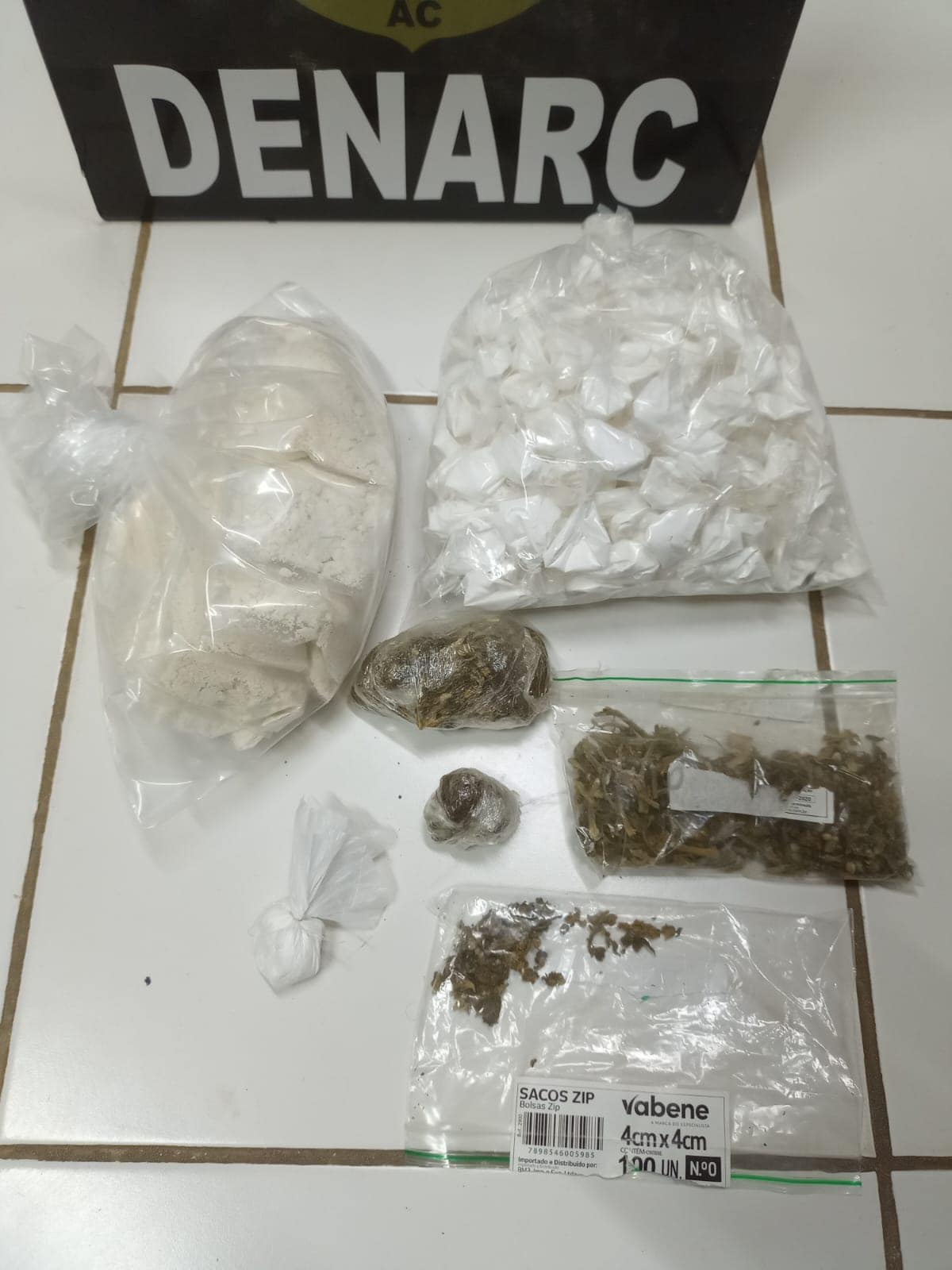 Polícia Civil fecha laboratório de drogas e prende traficante