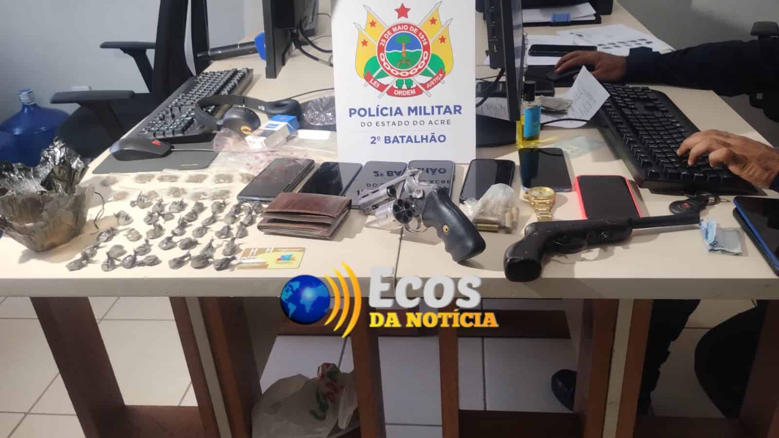 Criminoso é preso e dois adolescentes apreendidos com armas, munições e drogas