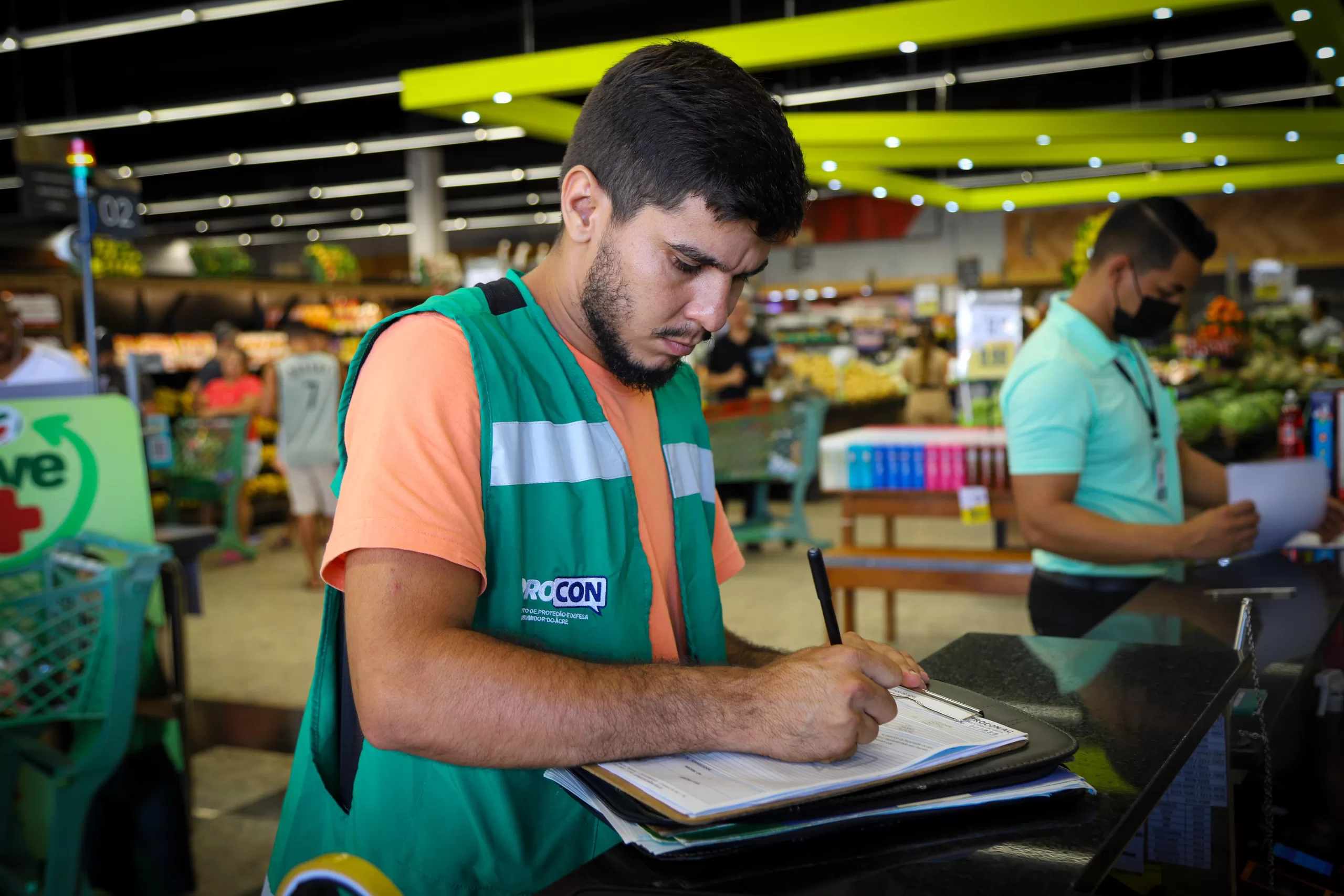 Procon do Acre dá dicas de como evitar fraudes e não cair em golpes na Black Friday