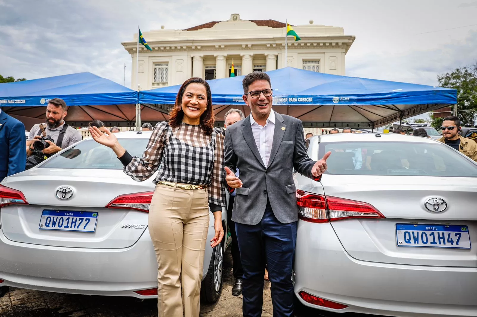 Gladson e Mailza entregam 38 veículos para o Iapen e conselhos tutelares no Acre