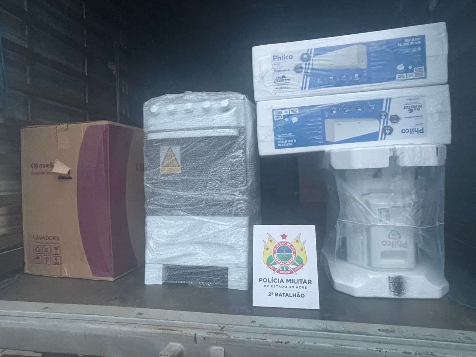 Polícia Militar recupera eletrodomésticos roubados de caminhão no Belo Jardim