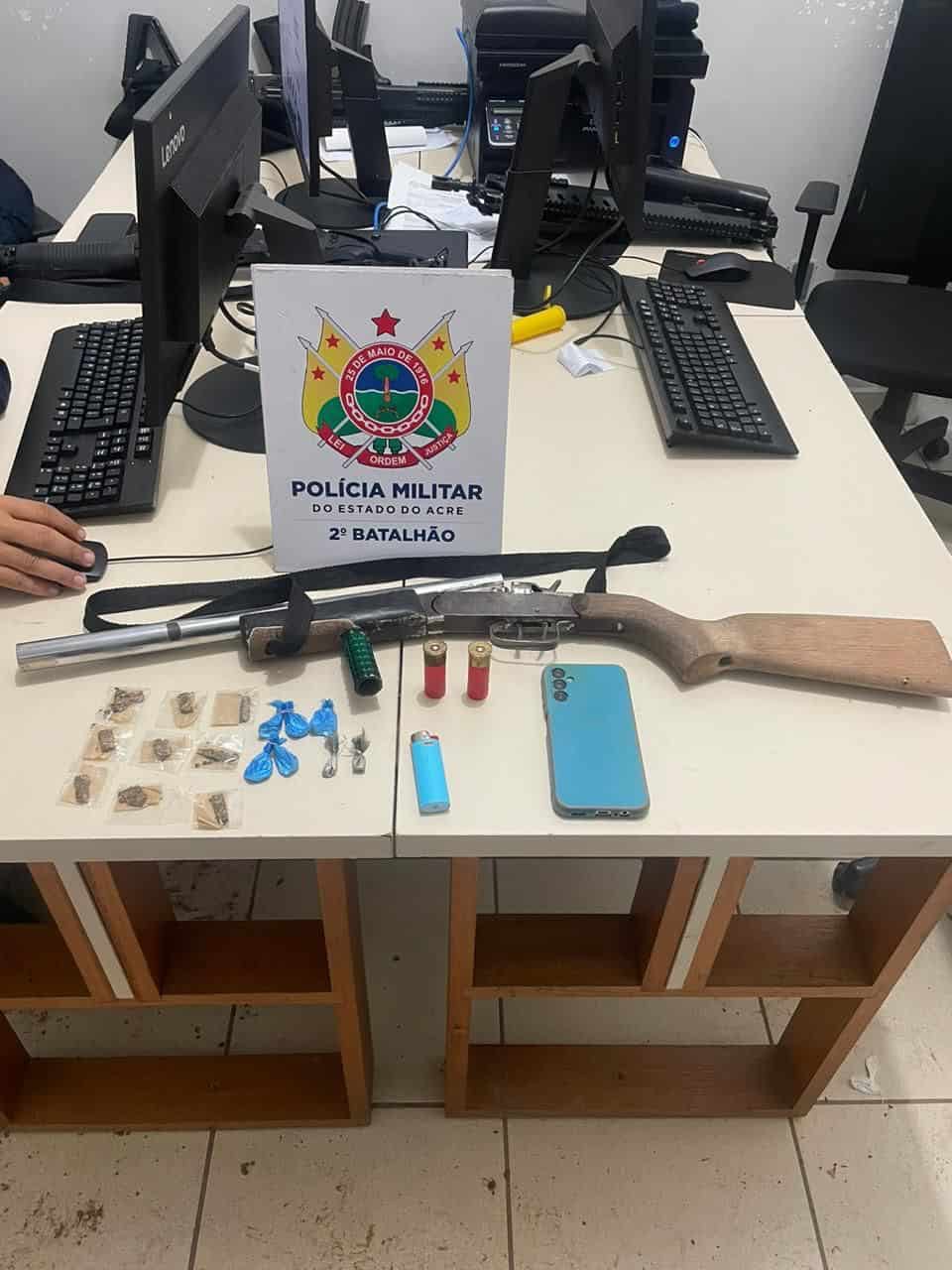 PM captura foragidos e apreende armas de fogo e entorpecentes no segundo distrito de Rio Branco
