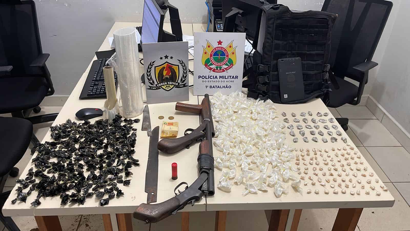 Militares apreendem armas de fogo e drogas na Nova Estação