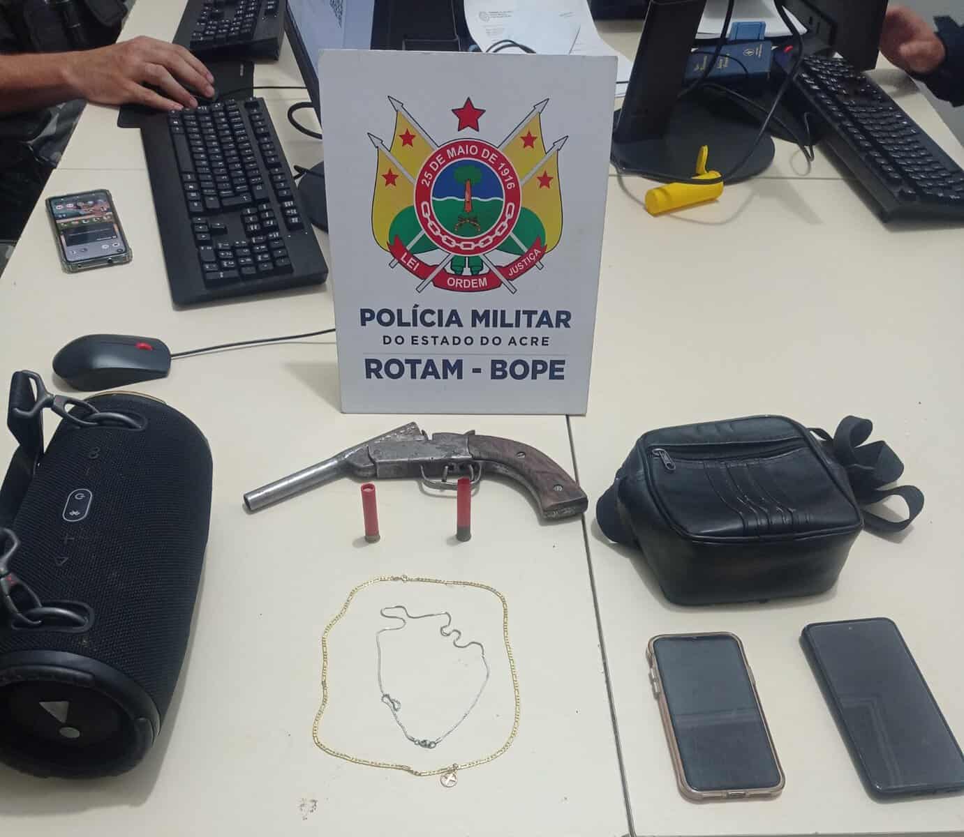 Militares da Rotam aprendem menores com arma de fogo