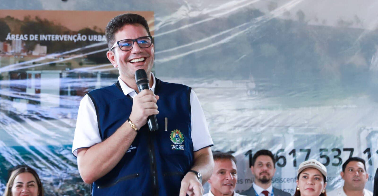 Gladson anuncia pagamento de prêmio de valorização dos servidores da Educação