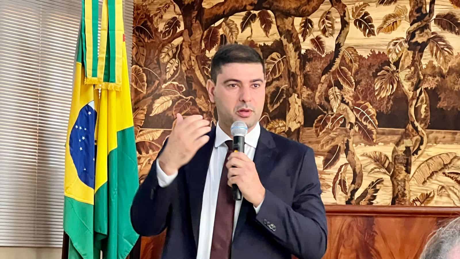 Nicolau Júnior manifesta apoio e solidariedade a Gladson, alvo de pedido de afastamento do cargo