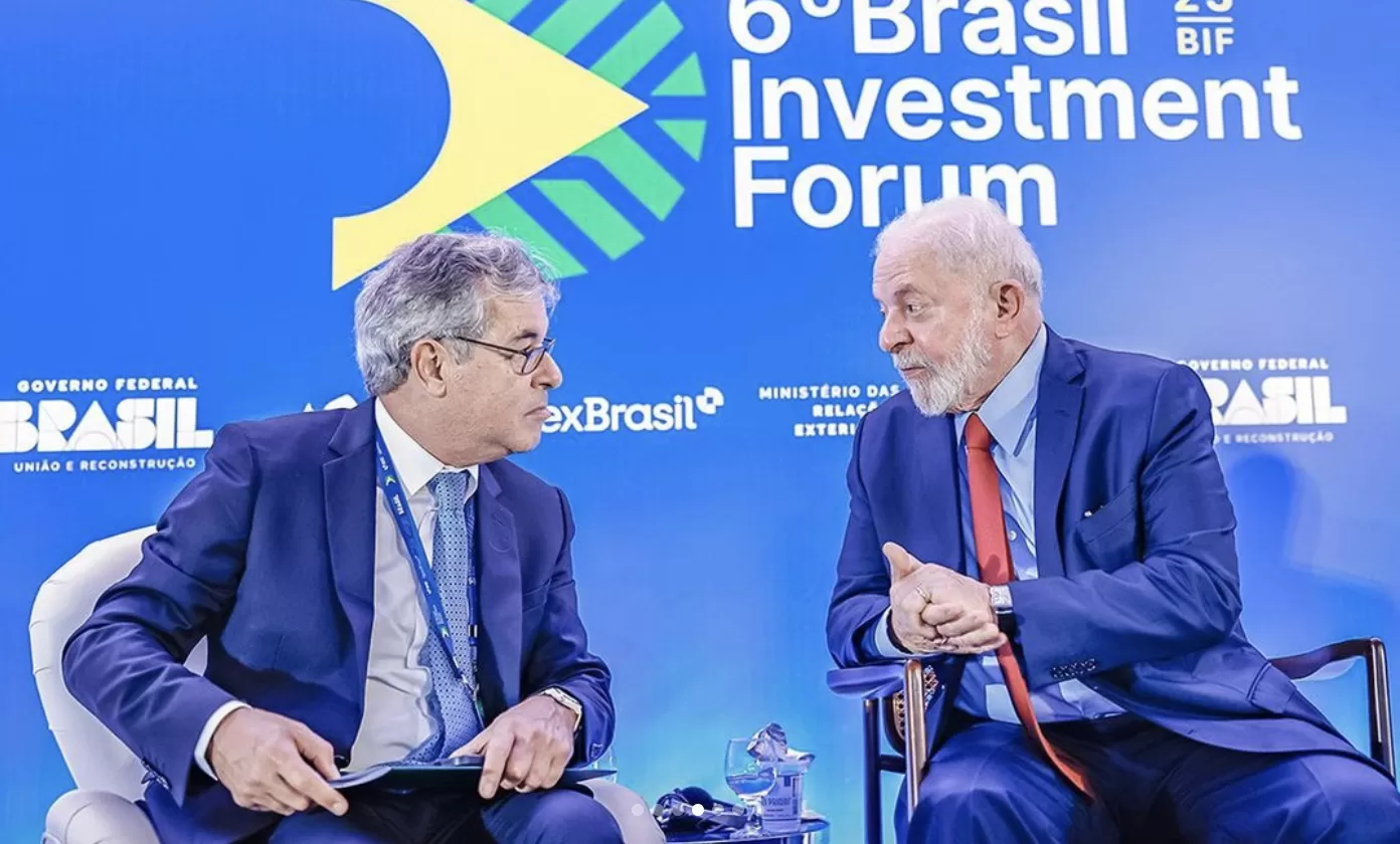 Jorge Viana é elogiado por Lula na abertura do Fórum Brasil