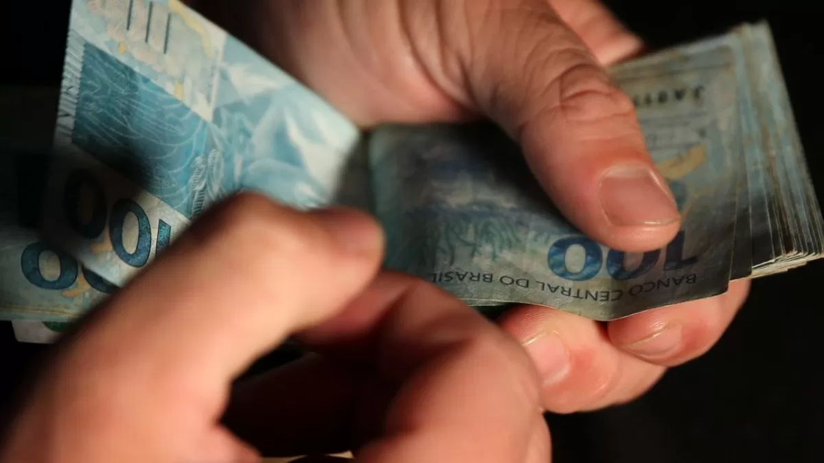 Acreano trabalha 83 horas para comprar cesta básica e 147 horas para pagar impostos