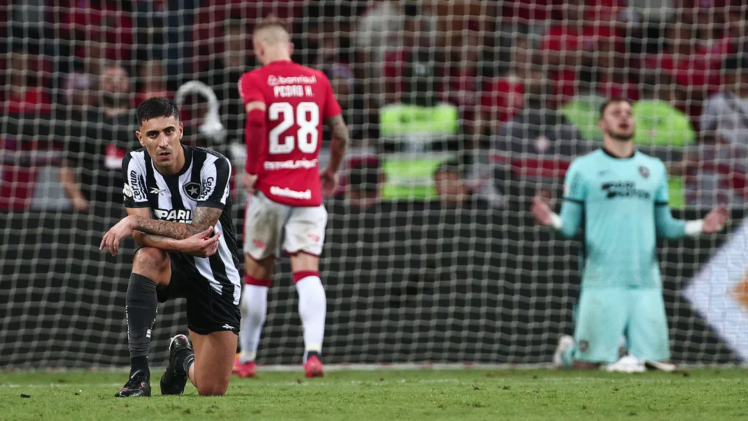 Internacional vence , e Botafogo termina o Brasileirão fora do G-4