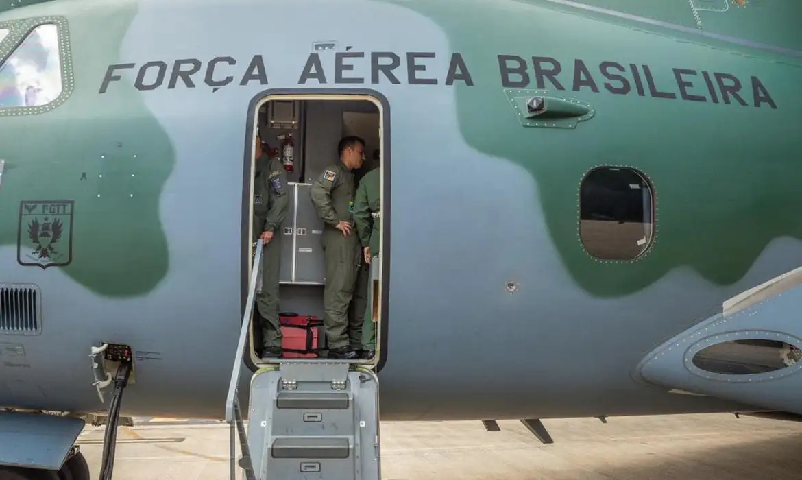 Voo para resgatar brasileiros em Gaza decola nesta quinta-feira