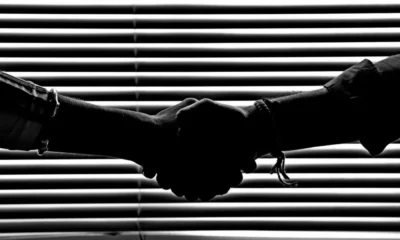 Aperto-de-m-o-1000x600