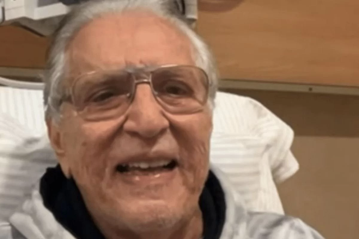 Humorista Carlos Alberto de Nóbrega recebe alta médica após cirurgia no cérebro