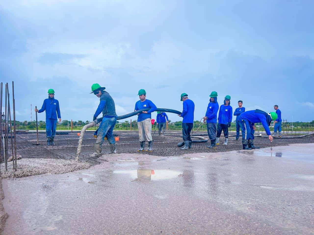 Obras de construção da nova maternidade Marieta Cameli avançam com concretagem de lajes