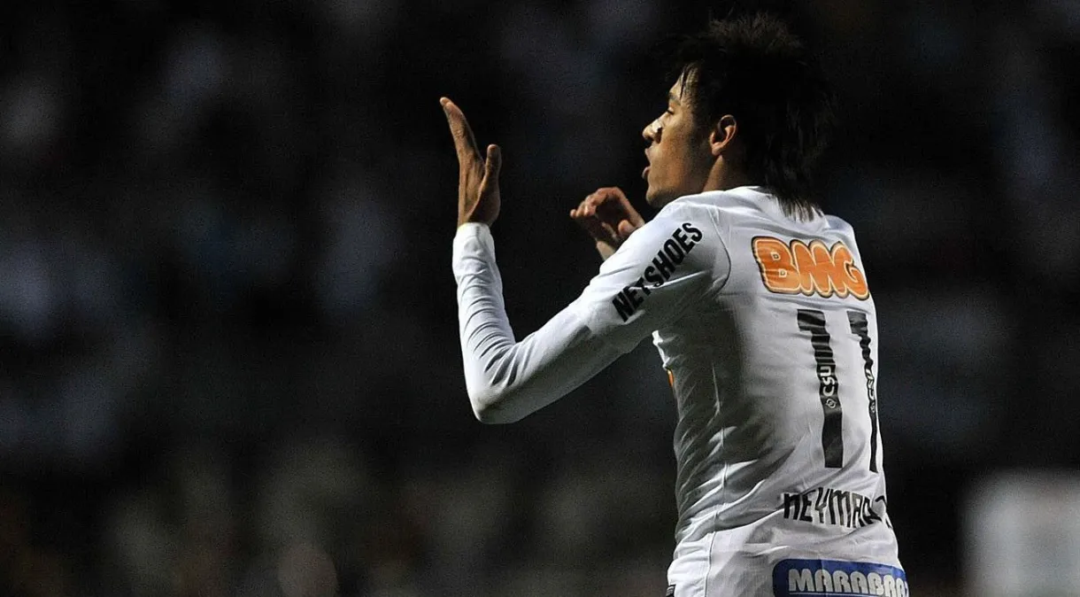 Presidente do Santos diz que Neymar pediu para guardar a camisa 11: “Até eu voltar”