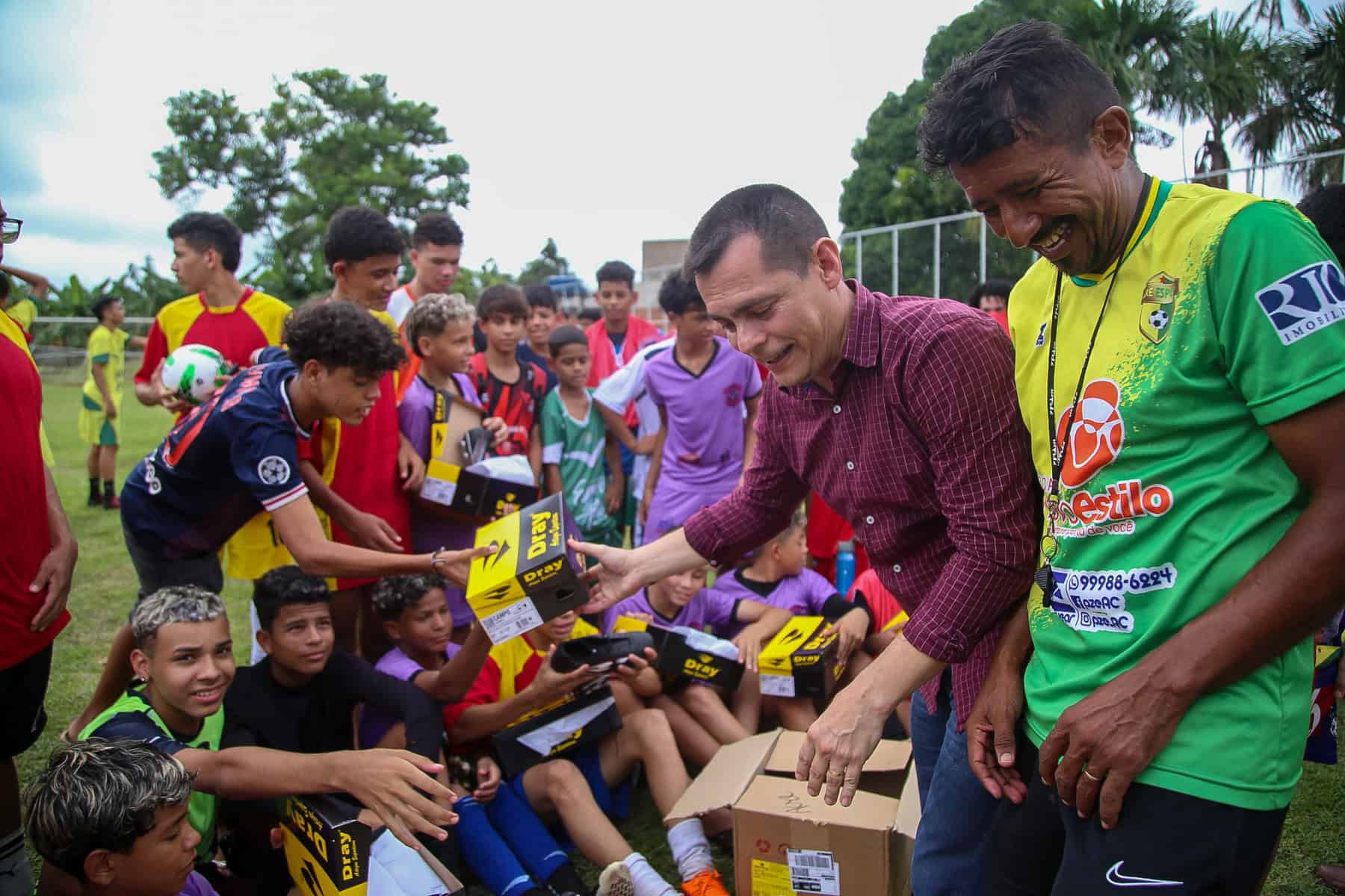 Segurança Pública do Acre realiza ação de Natal com entrega de presentes e materiais esportivos