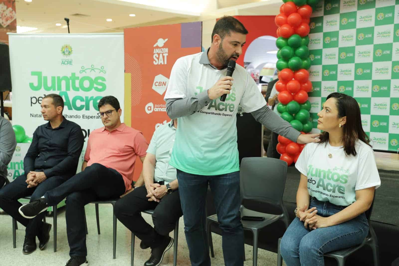 Ao lado de Mailza, Nicolau Jr participa do lançamento do programa de natal do estado