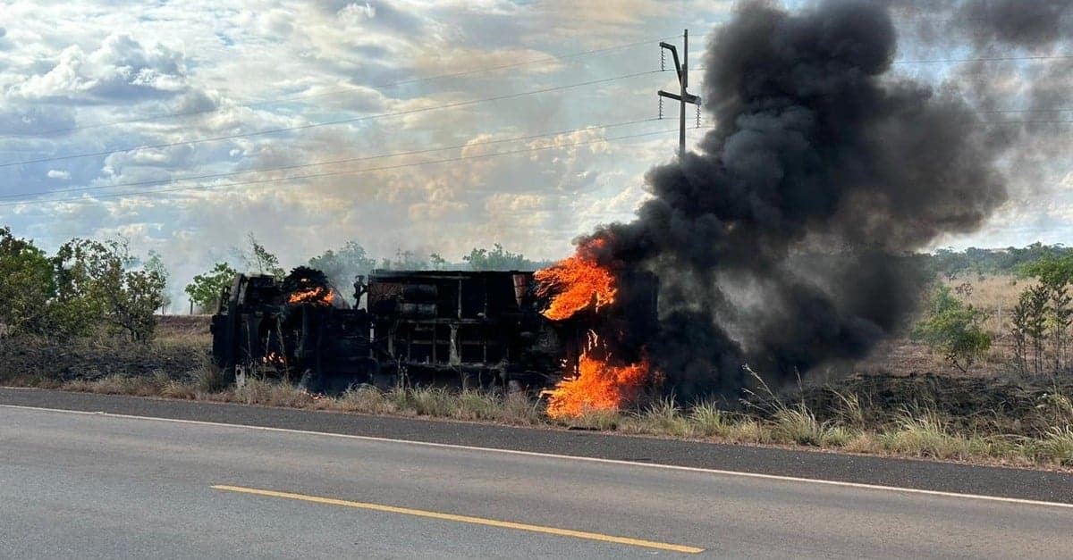 Caminhão do Exército tomba e explode após acidente na fronteira com a Guiana