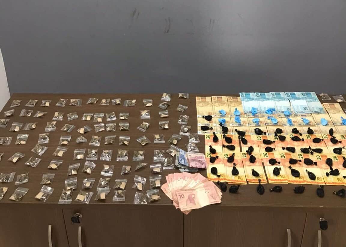 Polícia apreende “skunk”, cocaína e veículo utilizado no tráfico de drogas no bairro Wanderley Dantas