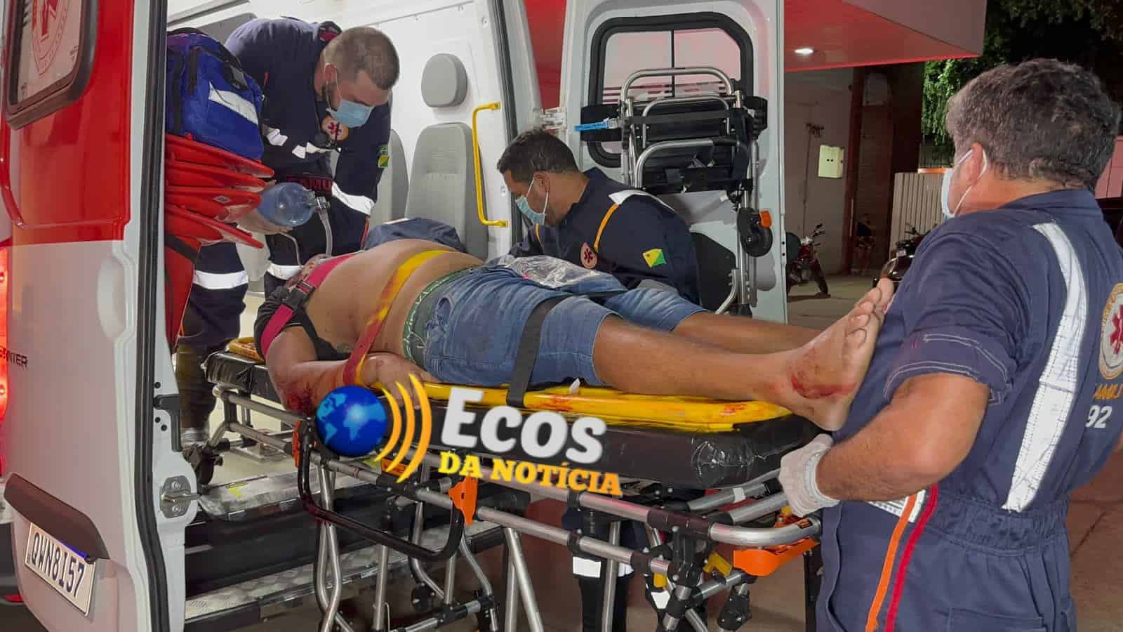 Homem é atropelado ao descer de veículo de aplicativo e vai parar em estado grave no PS