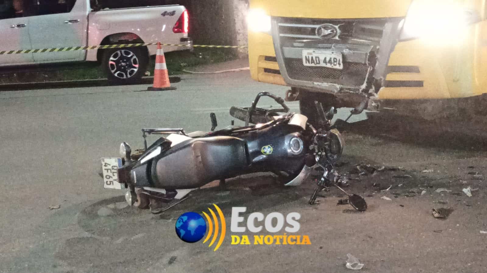Colisão entre motocicleta e micro-ônibus deixa Motoboy ferido em Rio Branco