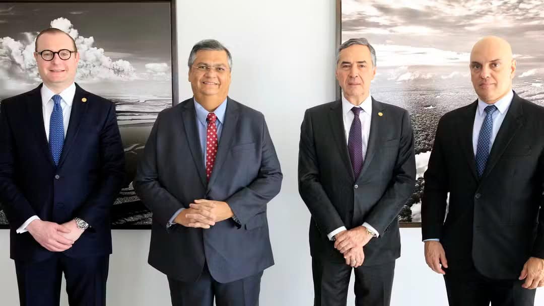 Após reunião com Barroso, Dino diz que posse no STF deve ser em 22 de fevereiro