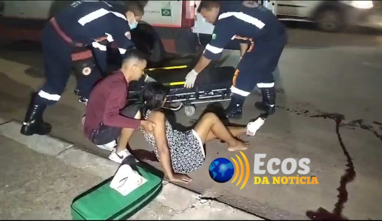 Colisão entre carro e moto deixa mulher com o pé dilacerado em Rio Branco