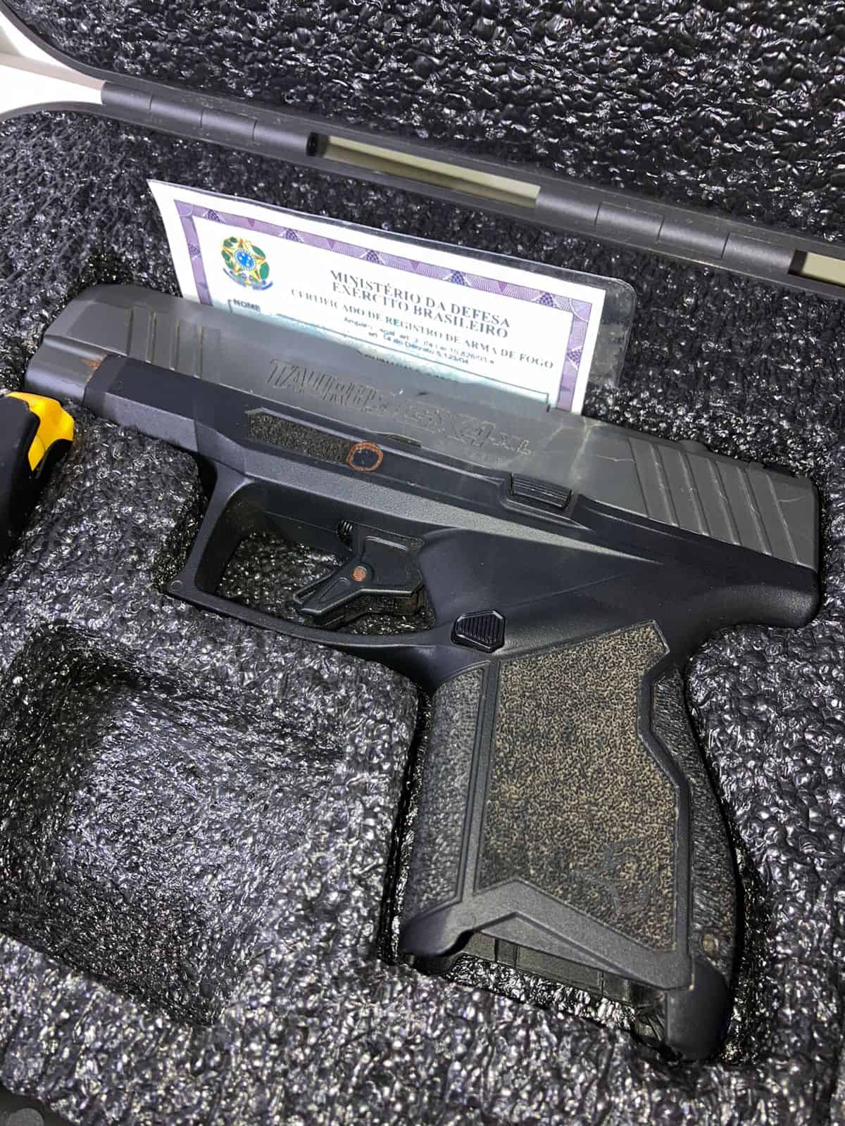 Em Cruzeiro do Sul, homem tem arma apreendida após efetuar dez tiros em direção à residência da ex