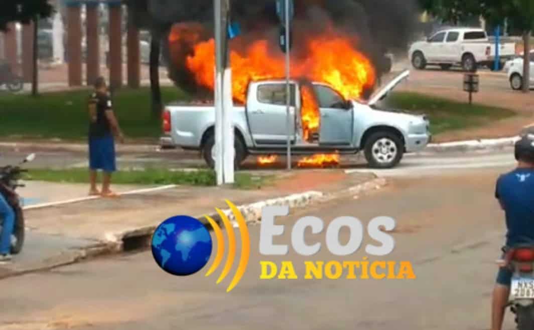 Pane elétrica causa incêndio e destrói totalmente caminhonete em Rio Branco