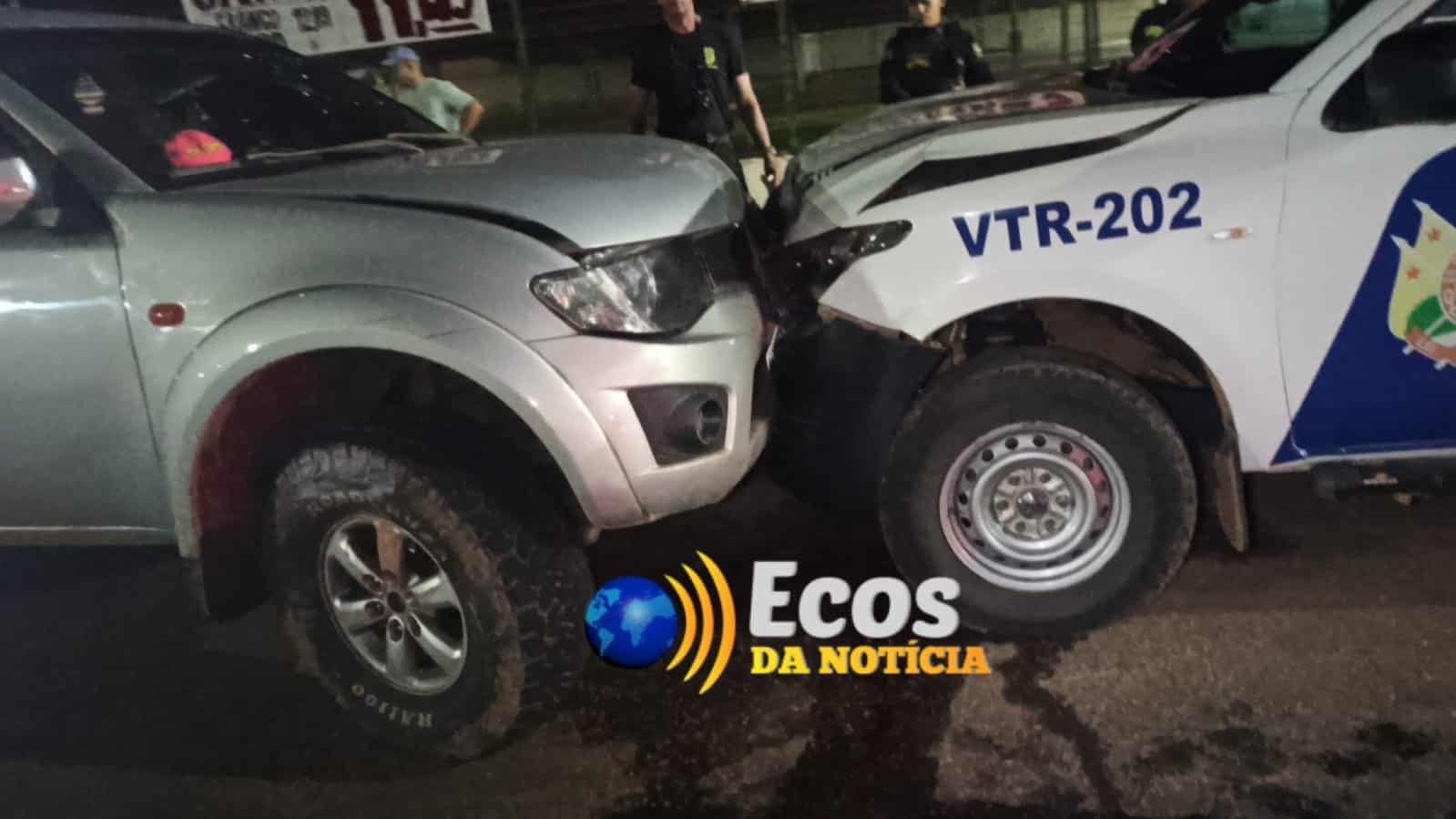 Motorista embriagado colide contra moto e viatura da PM e deixa uma mulher ferida