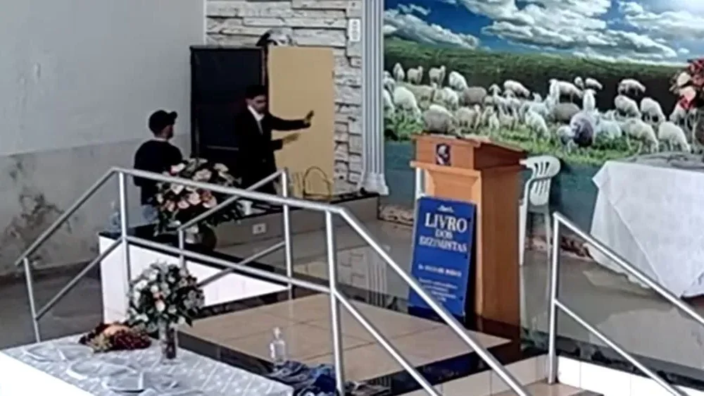 assalto-igreja assalto-igreja