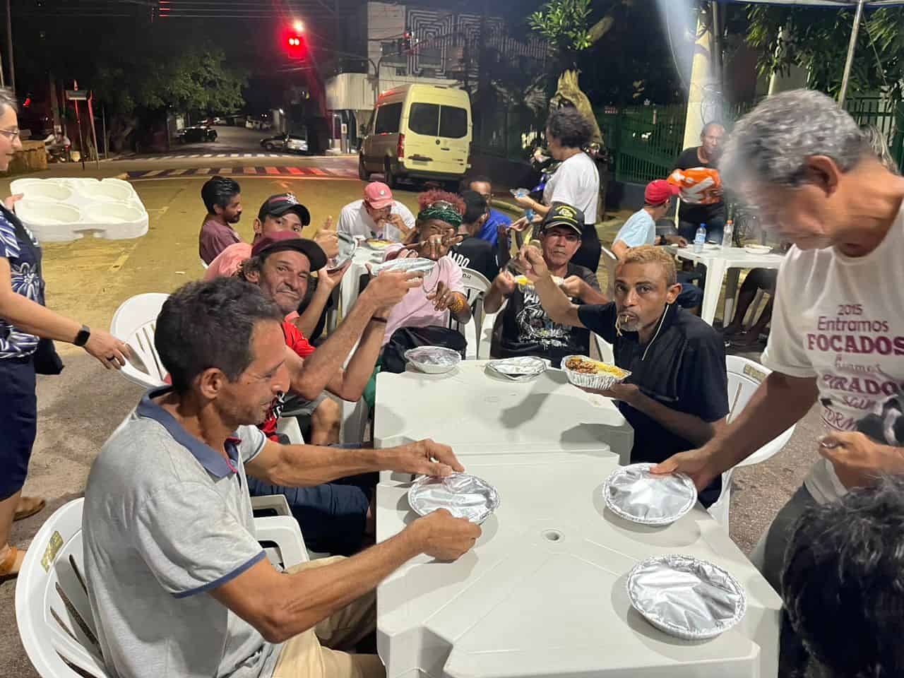 Prefeitura de Rio Branco realiza jantar especial para pessoas em situação de rua