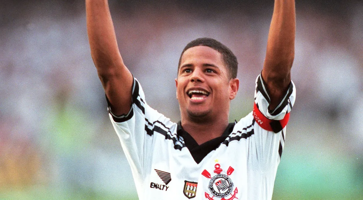Marcelinho Carioca é encontrado e levado para delegacia em Itaquaquecetuba (SP)